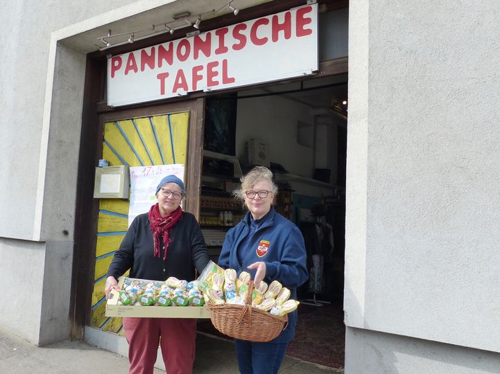 Ist möglicherweise ein Bild von 2 Personen und Text „PANNONISCHE TAFEL 17423“